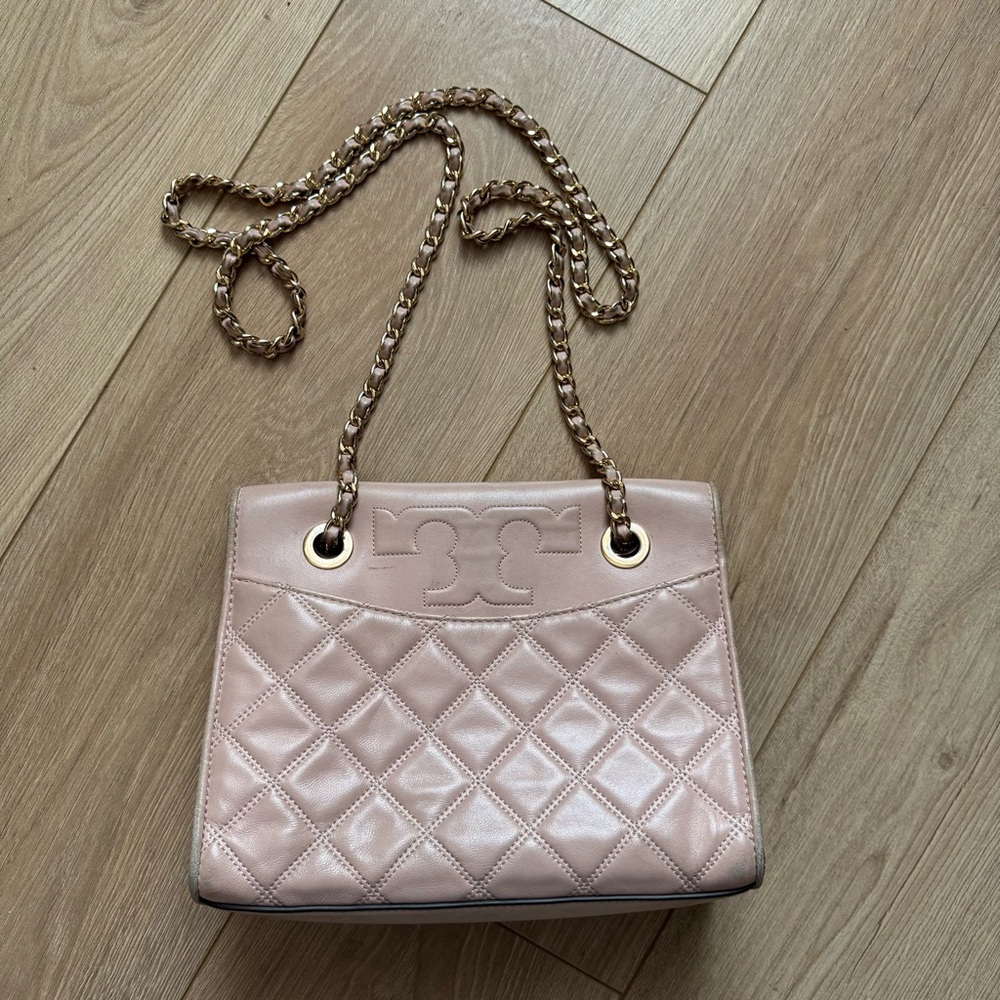 Tory Burch Chain linked Leather Shoulder Bag